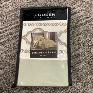 New J. Queen Vienna" European Shams 26 X 26" Green MSRP $119
NWT/NEW One Sham
